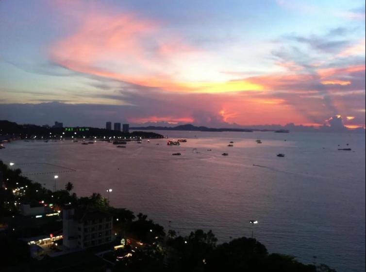 Central Pattaya - Sea View Large Balcony Condo With Infinity Pool Εξωτερικό φωτογραφία
